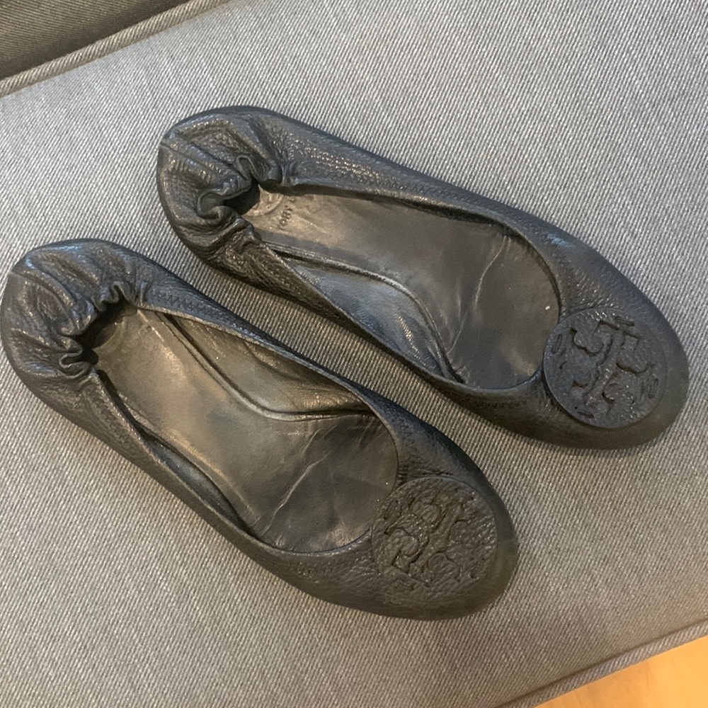 Tory Butch Travel Flats - Black Pebbled Leather- 8.5
